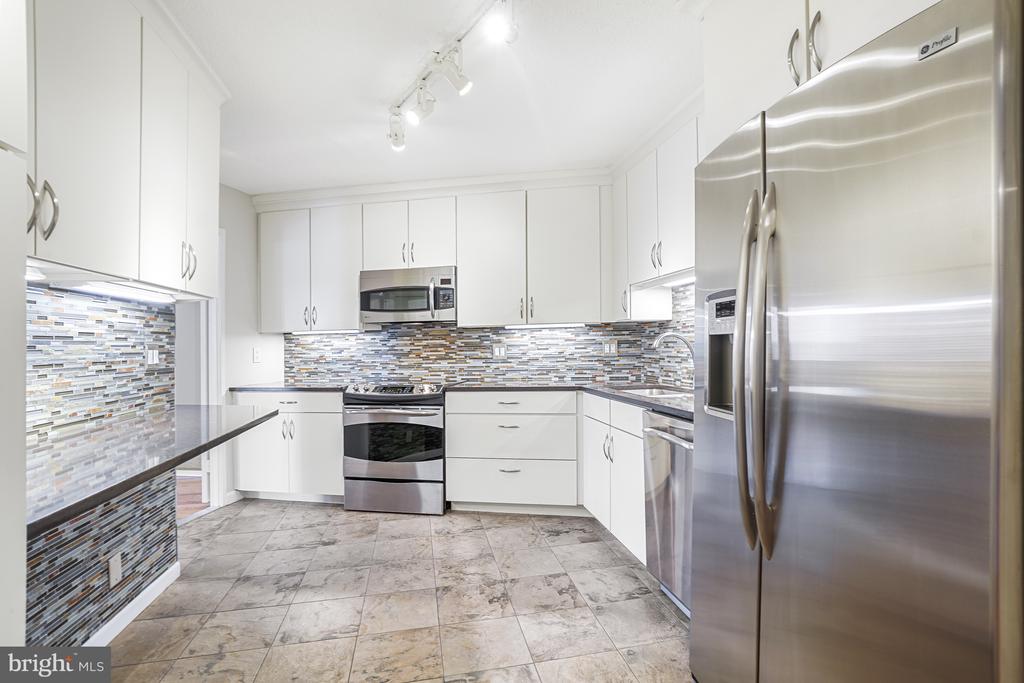 5904 MOUNT EAGLE DRIVE Unit: 614