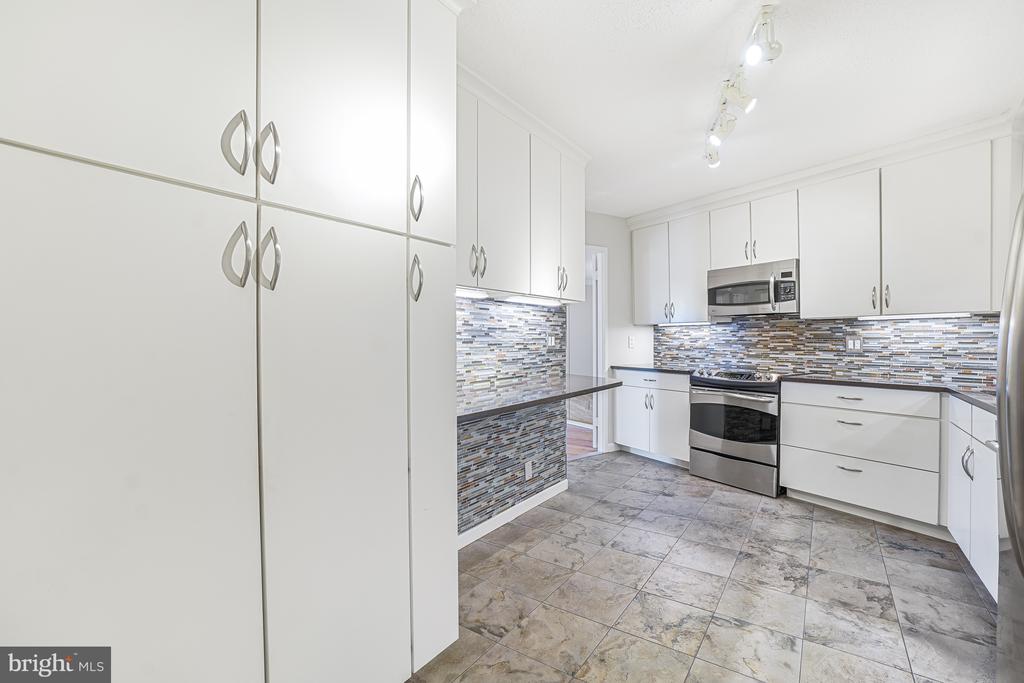 5904 MOUNT EAGLE DRIVE Unit: 614
