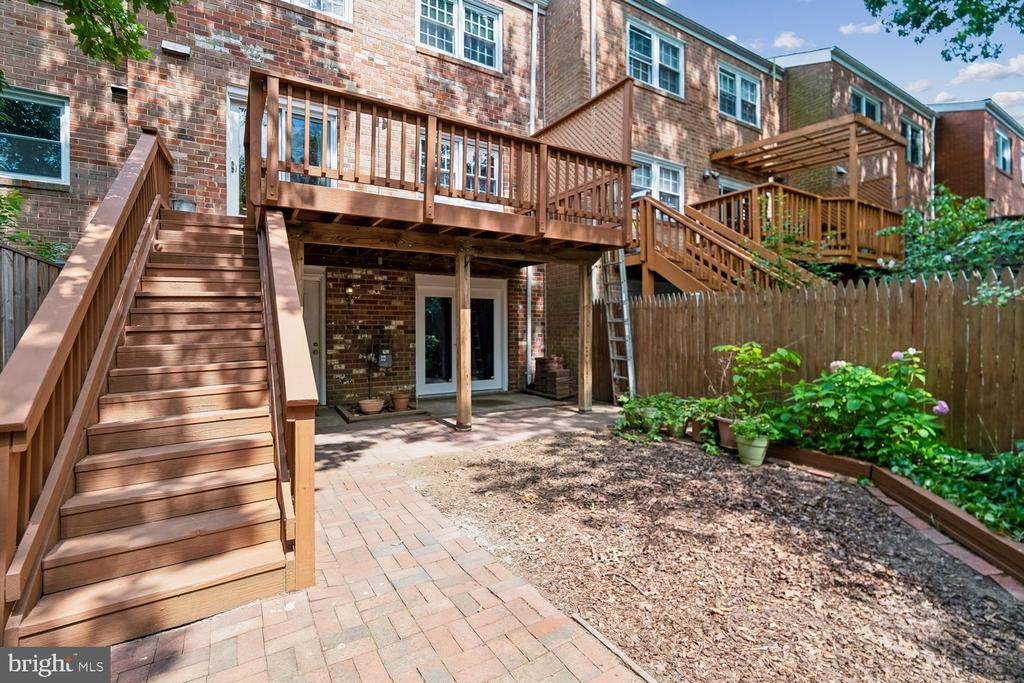 3322 SPRING LANE