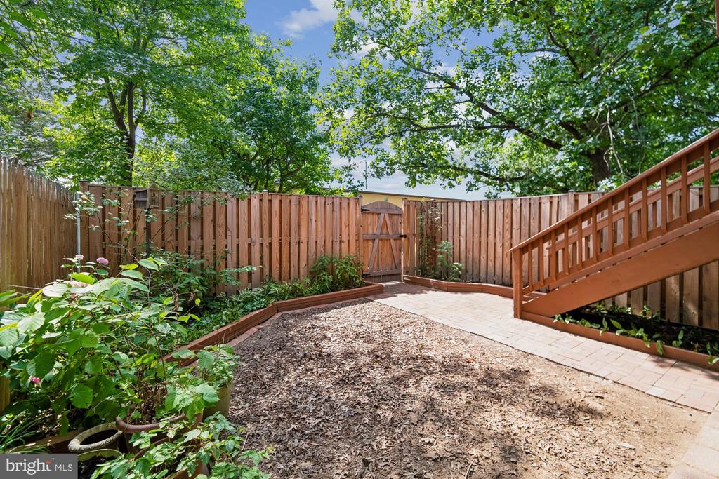 3322 SPRING LANE