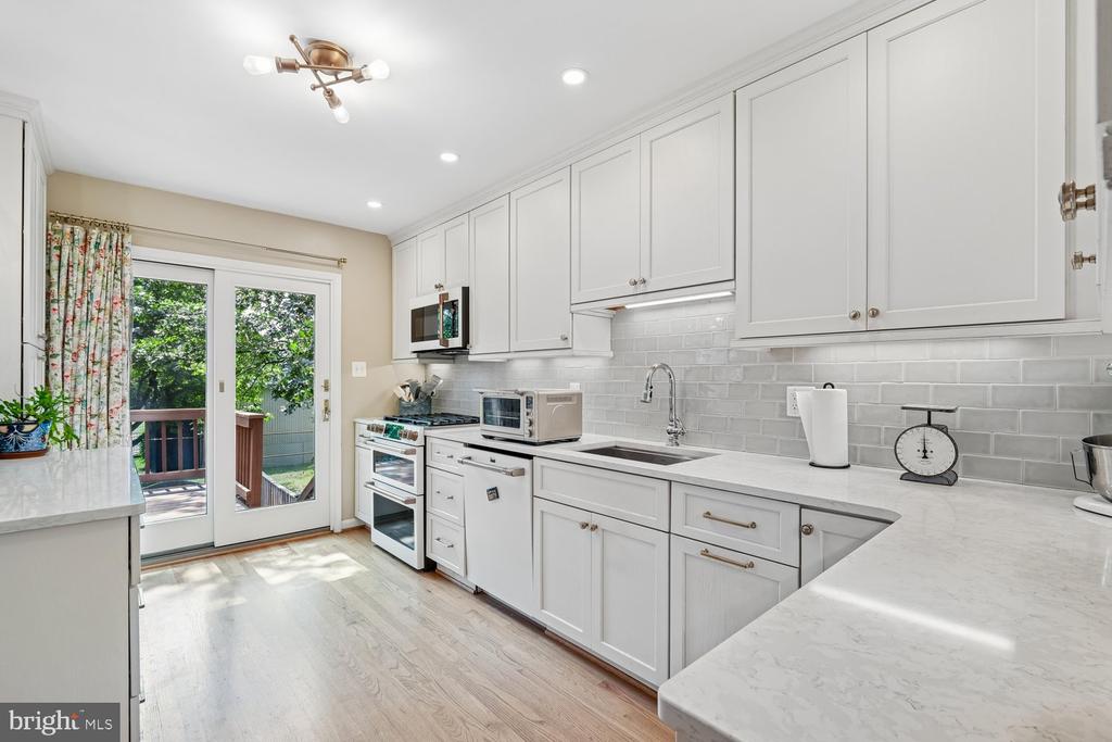 3322 SPRING LANE