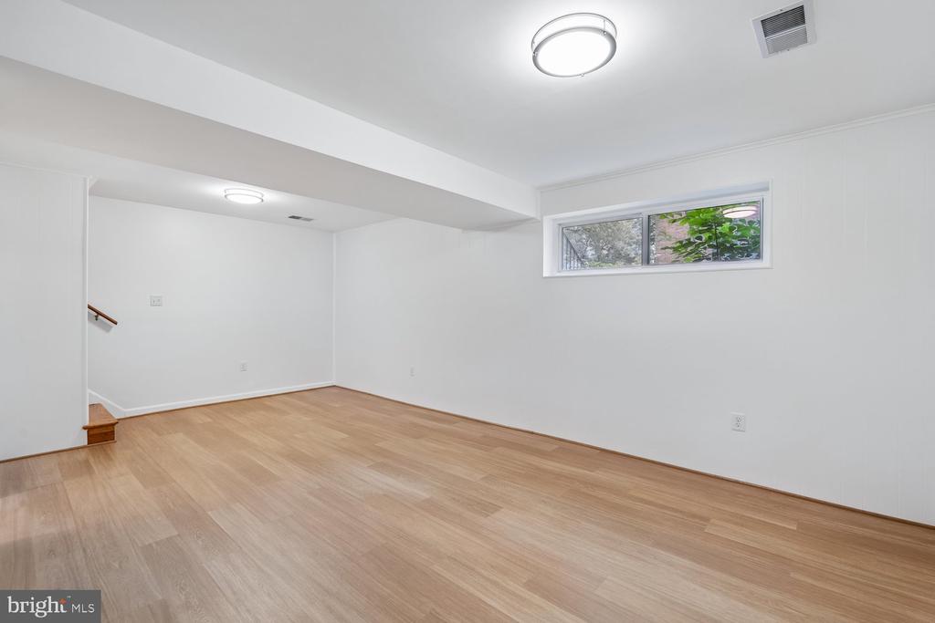 3322 SPRING LANE