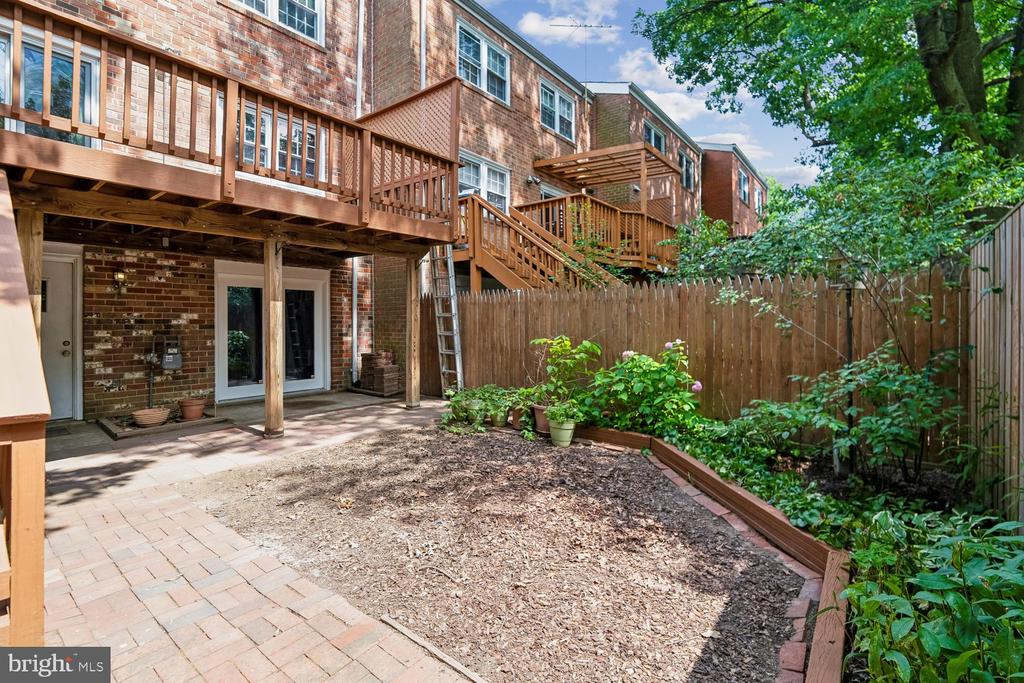 3322 SPRING LANE
