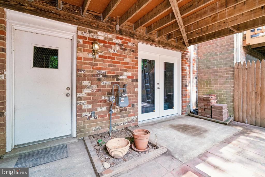 3322 SPRING LANE