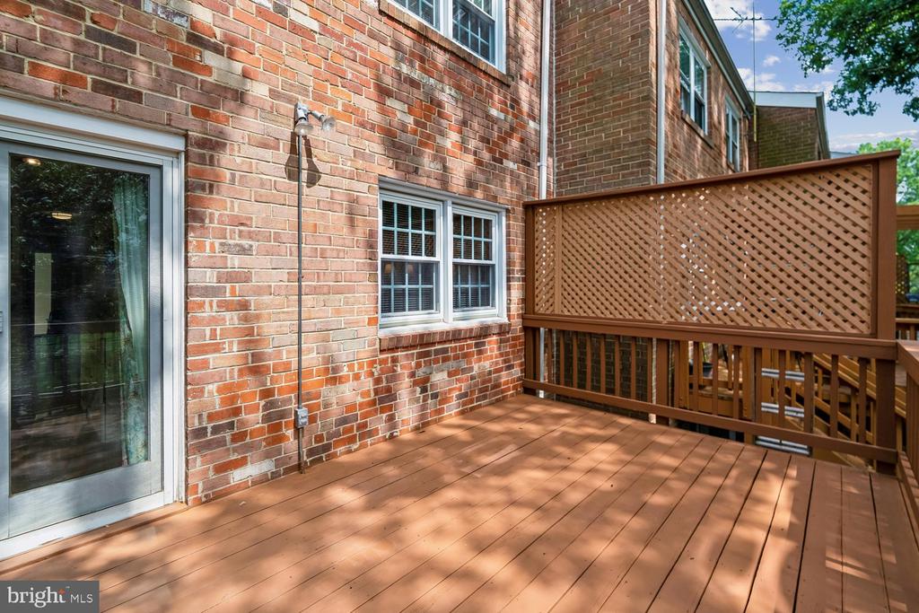 3322 SPRING LANE