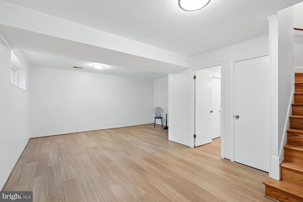 3322 SPRING LANE