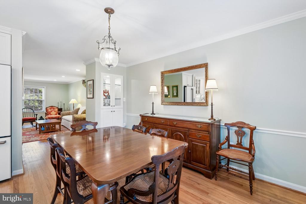 3322 SPRING LANE