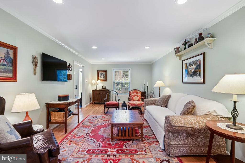 3322 SPRING LANE
