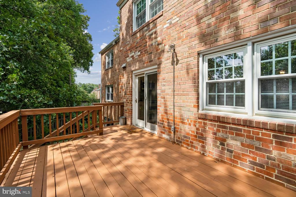 3322 SPRING LANE