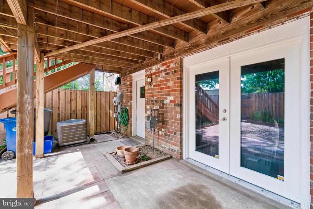 3322 SPRING LANE