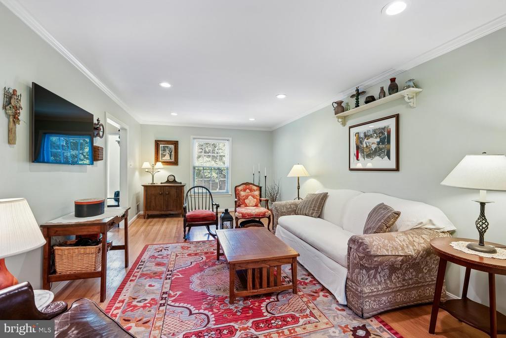 3322 SPRING LANE