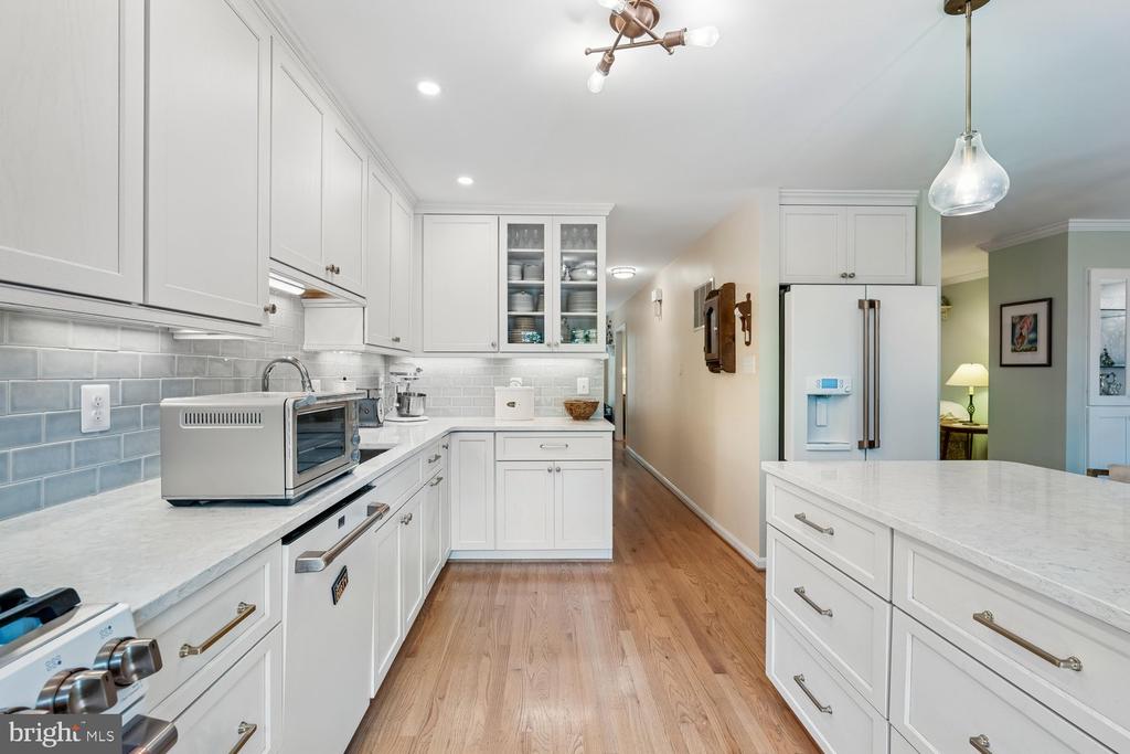 3322 SPRING LANE