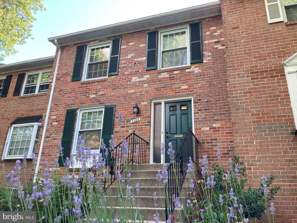 3322 SPRING LANE