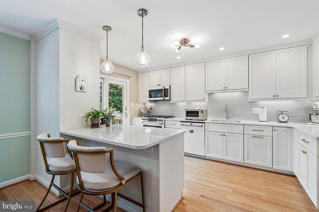 3322 SPRING LANE