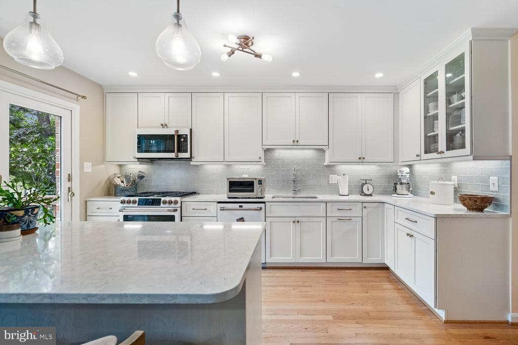 3322 SPRING LANE