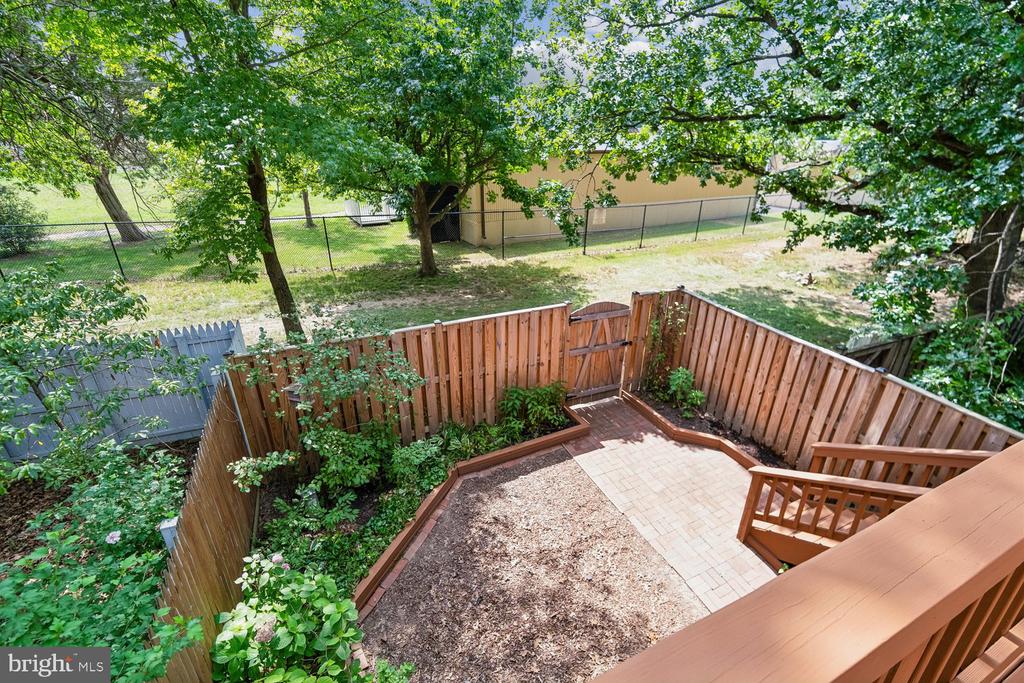 3322 SPRING LANE