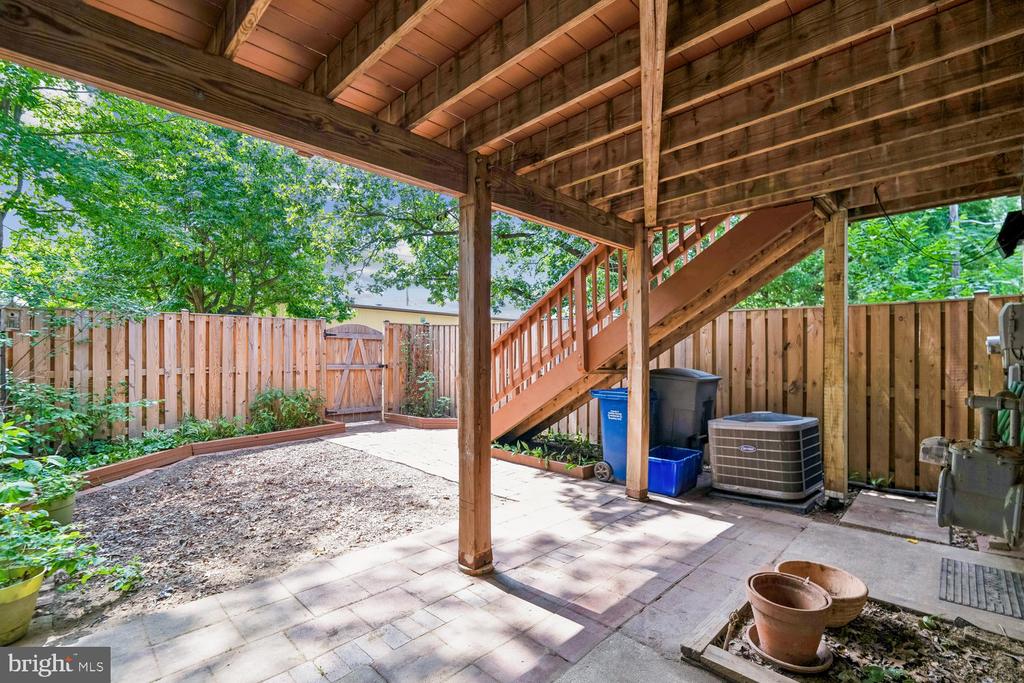 3322 SPRING LANE