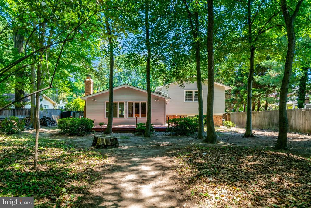 8236 GOVERNORS COURT