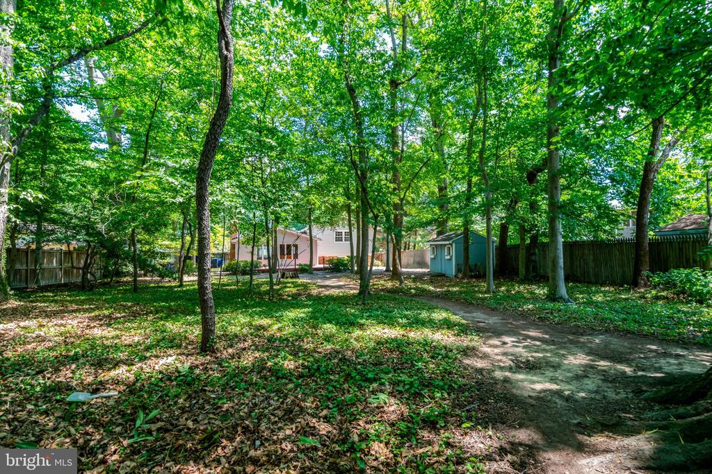 8236 GOVERNORS COURT