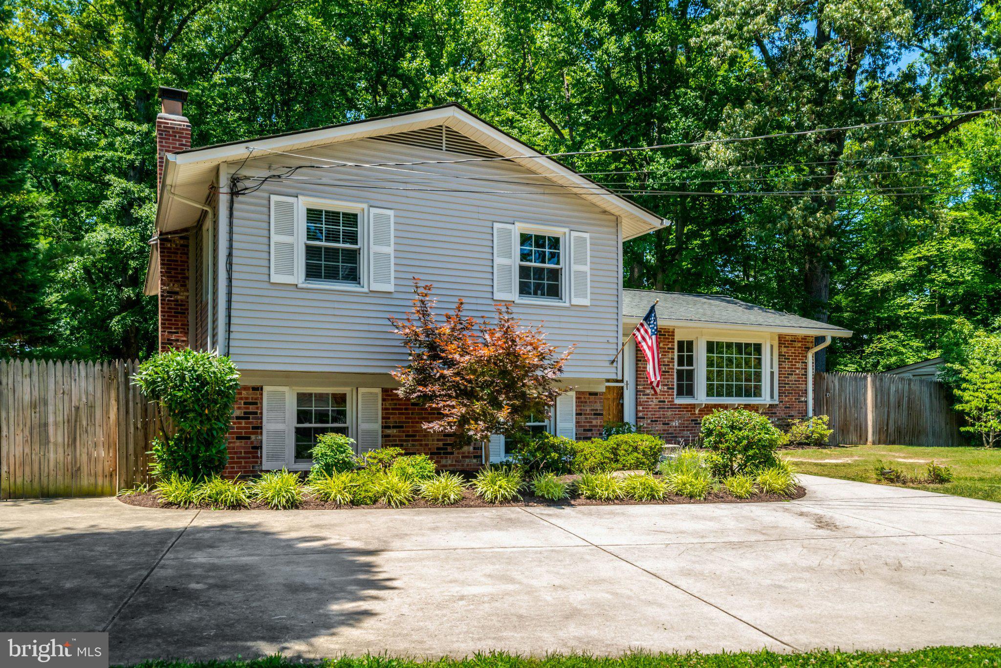 8236 GOVERNORS COURT