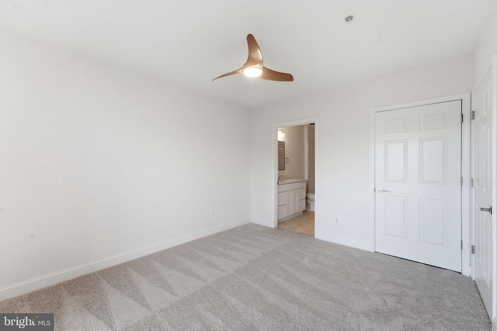 7000 FALLS REACH DRIVE Unit: 407