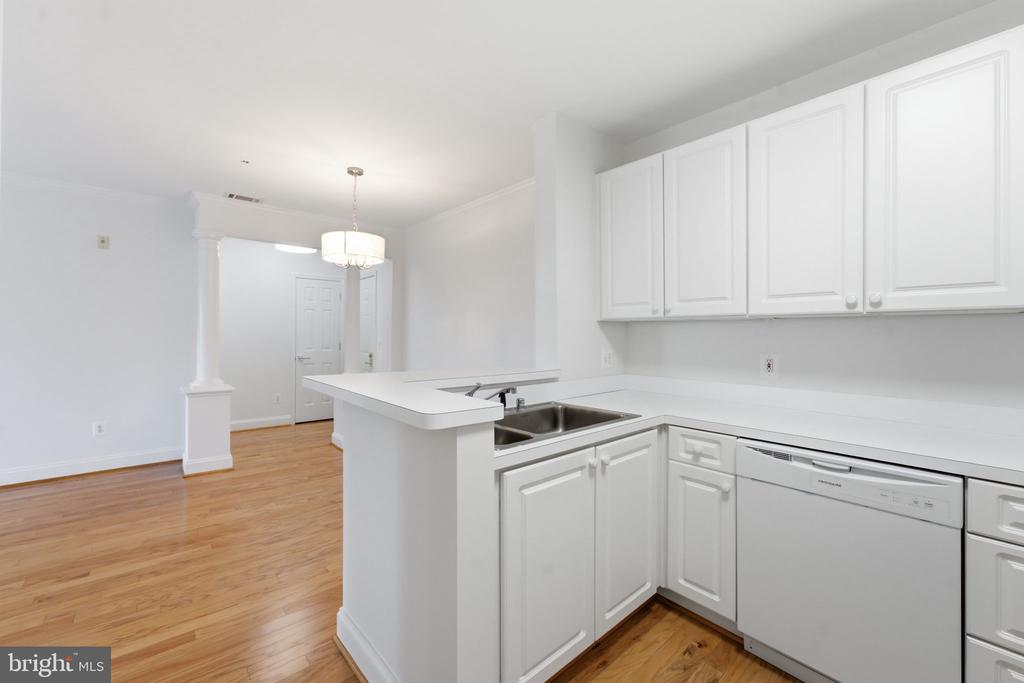 7000 FALLS REACH DRIVE Unit: 407