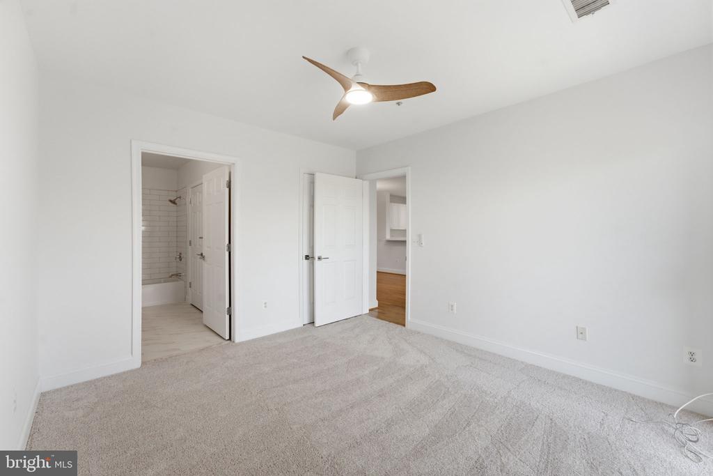 7000 FALLS REACH DRIVE Unit: 407