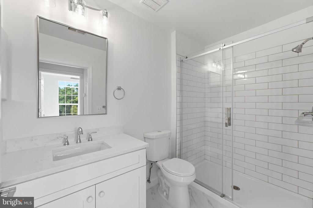 7000 FALLS REACH DRIVE Unit: 407