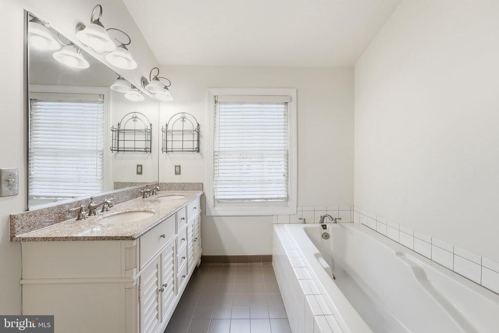 2124 BOBBYBER DRIVE