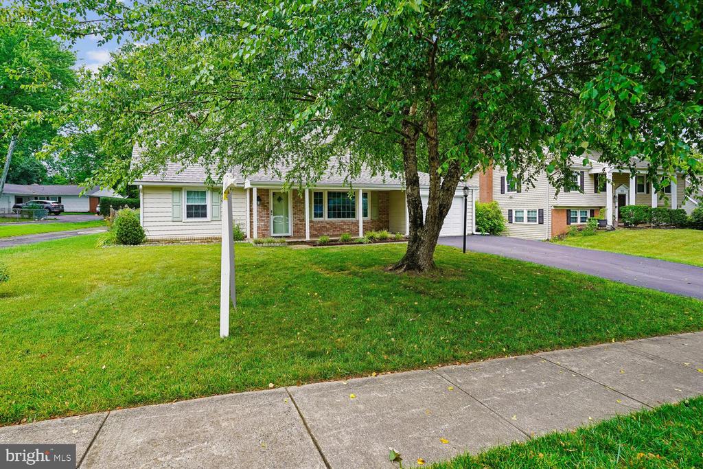 7223 WICKFORD DRIVE