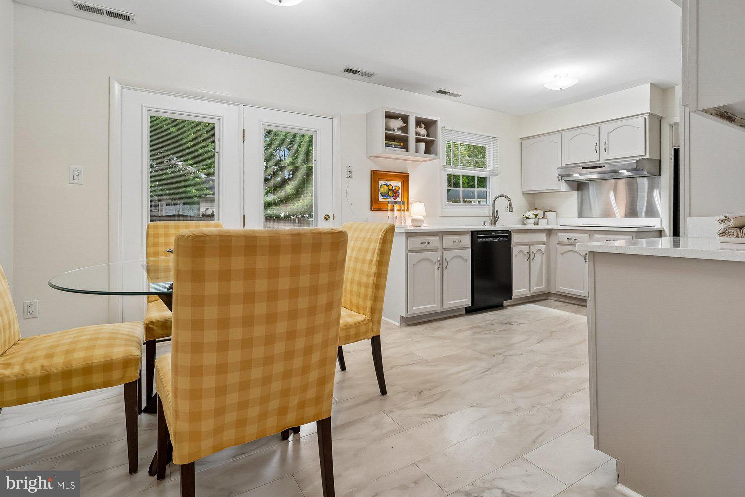 7223 WICKFORD DRIVE