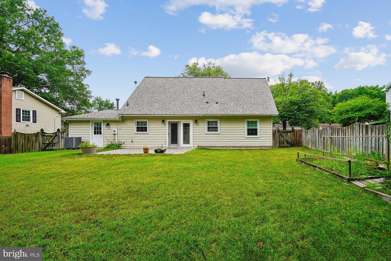 7223 WICKFORD DRIVE