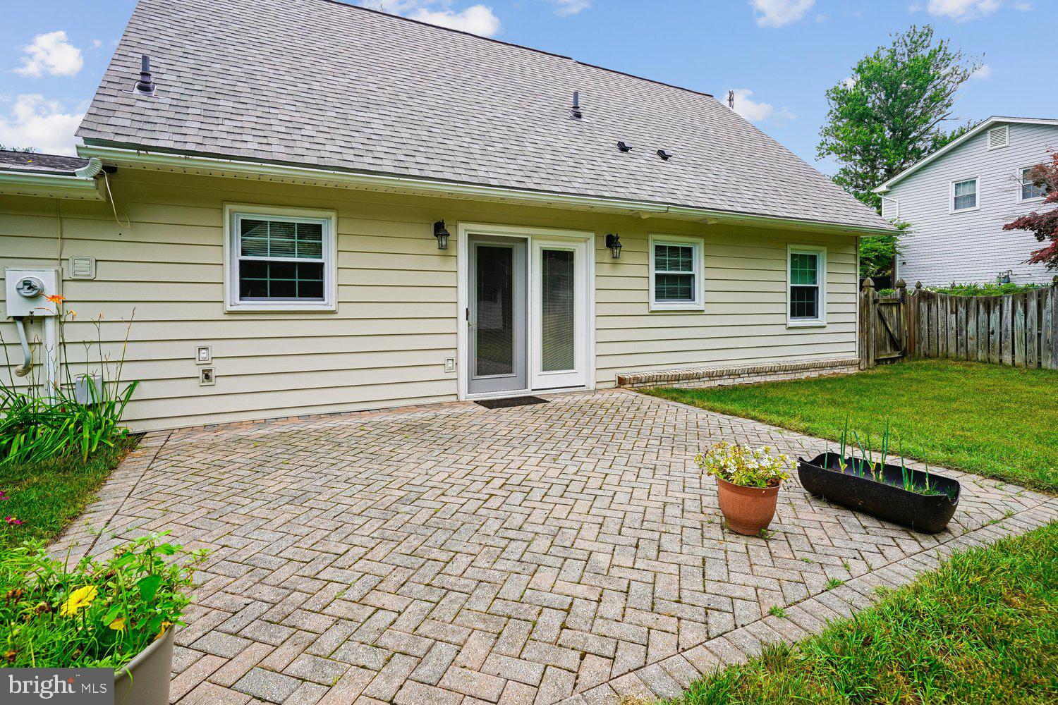 7223 WICKFORD DRIVE