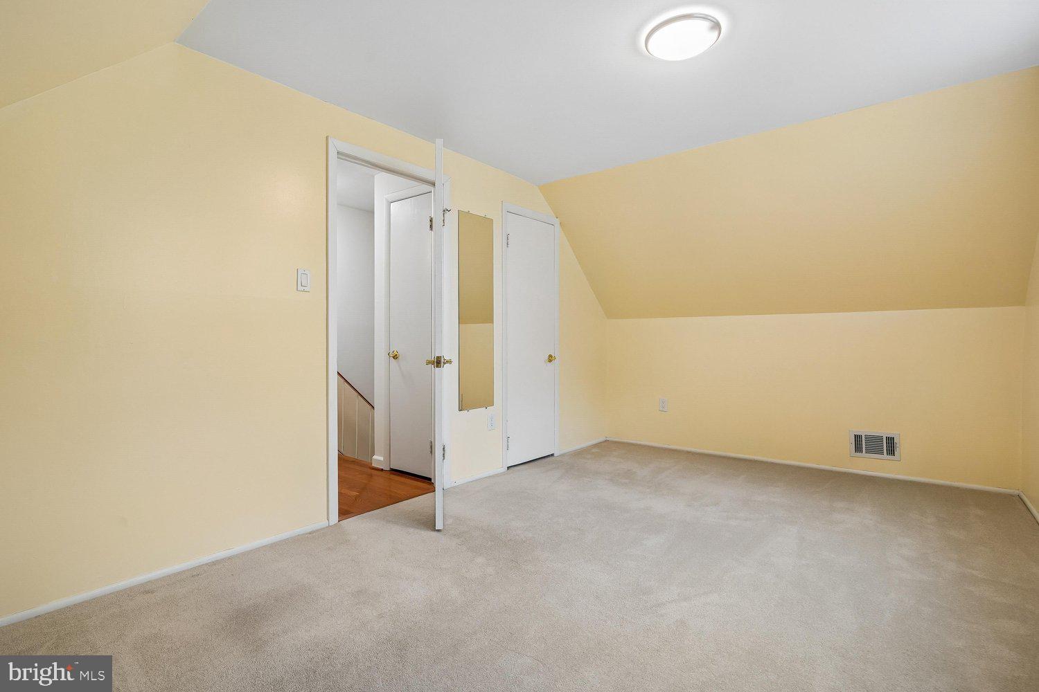 7223 WICKFORD DRIVE