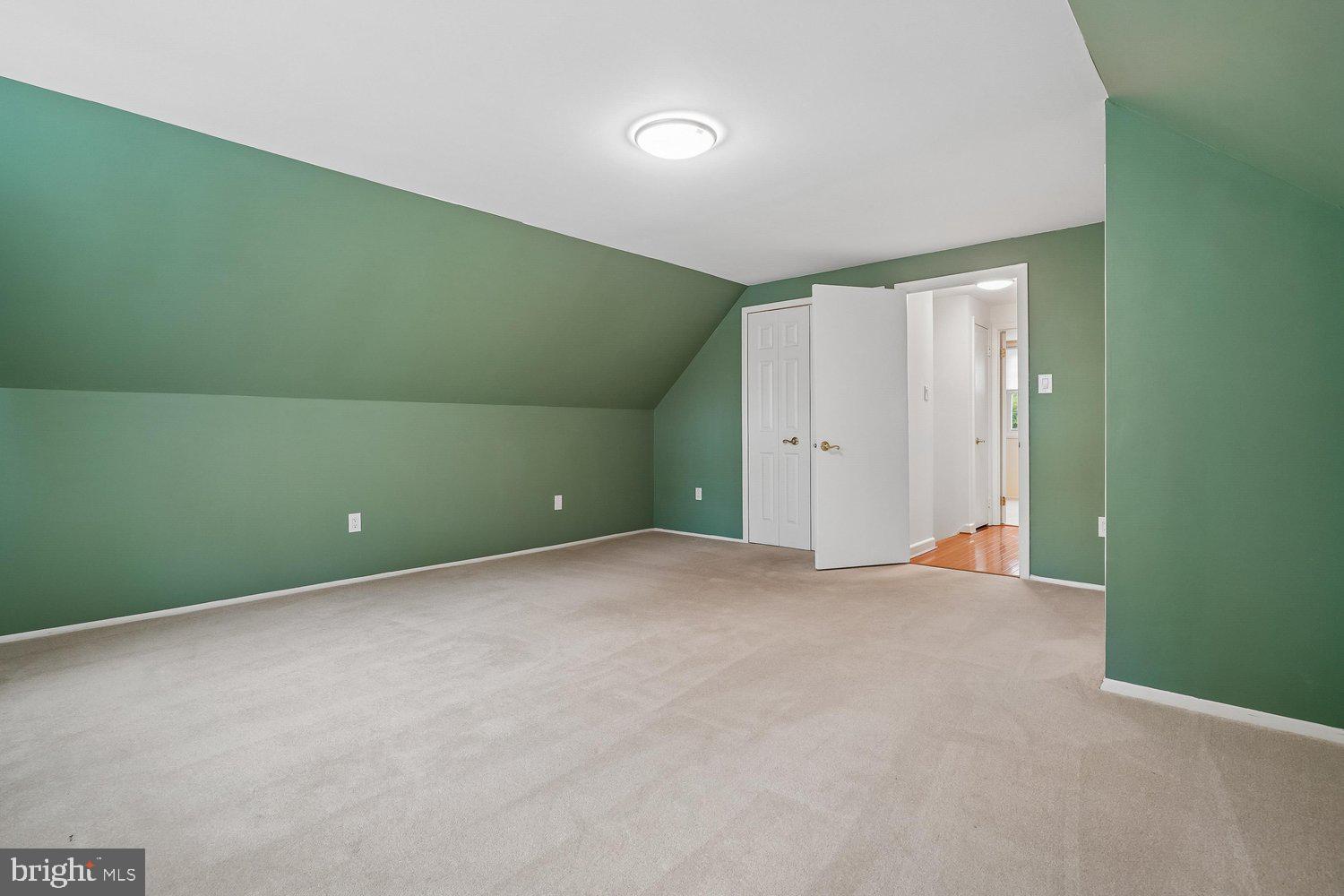 7223 WICKFORD DRIVE