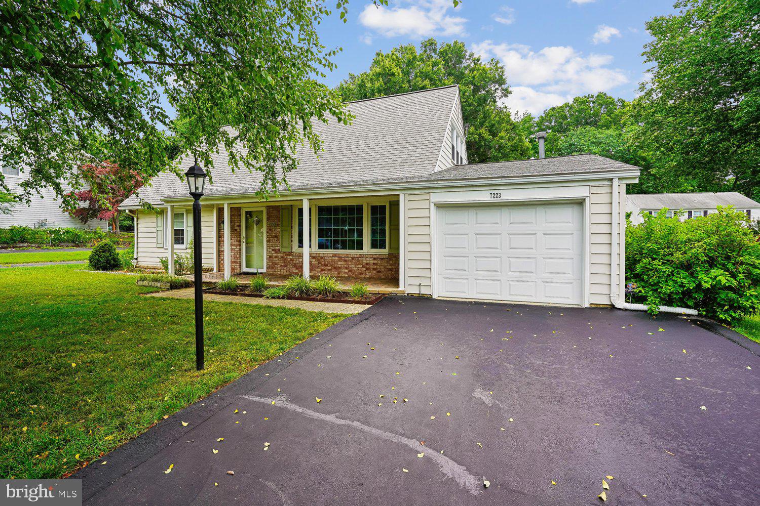 7223 WICKFORD DRIVE