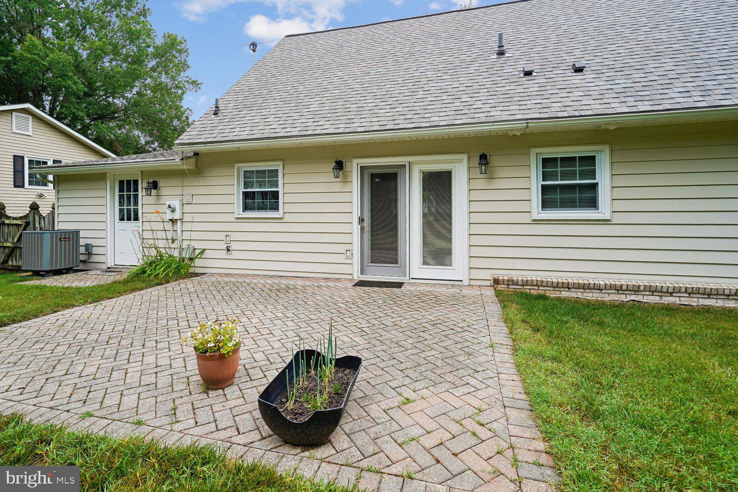 7223 WICKFORD DRIVE