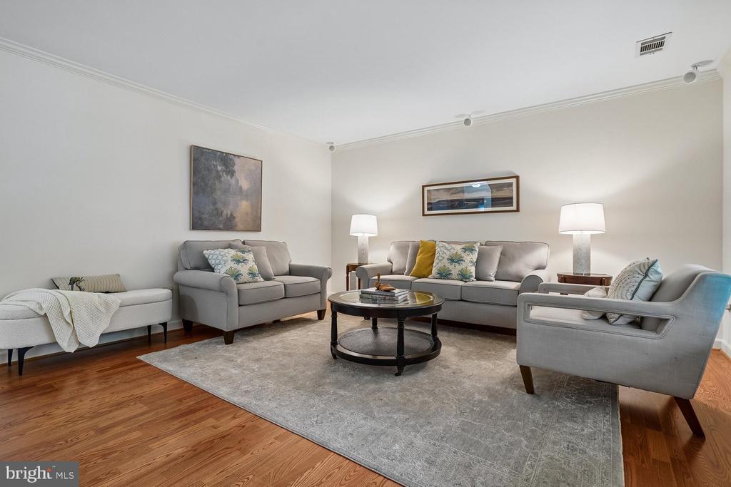 7223 WICKFORD DRIVE