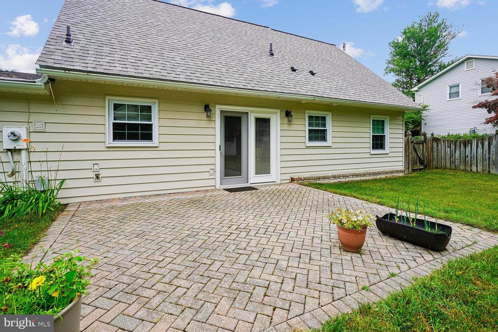 7223 WICKFORD DRIVE