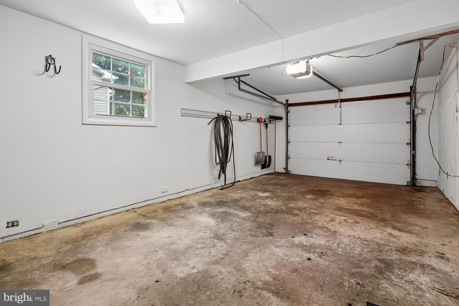 7223 WICKFORD DRIVE