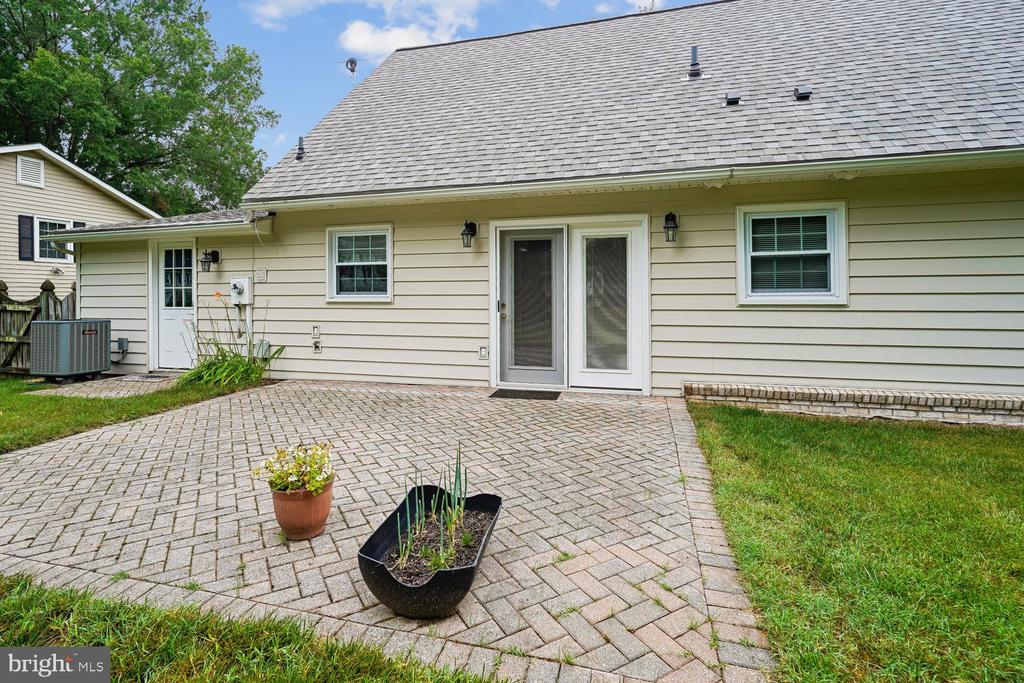 7223 WICKFORD DRIVE