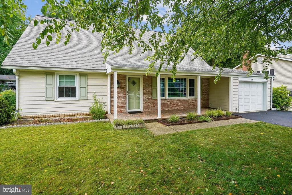 7223 WICKFORD DRIVE