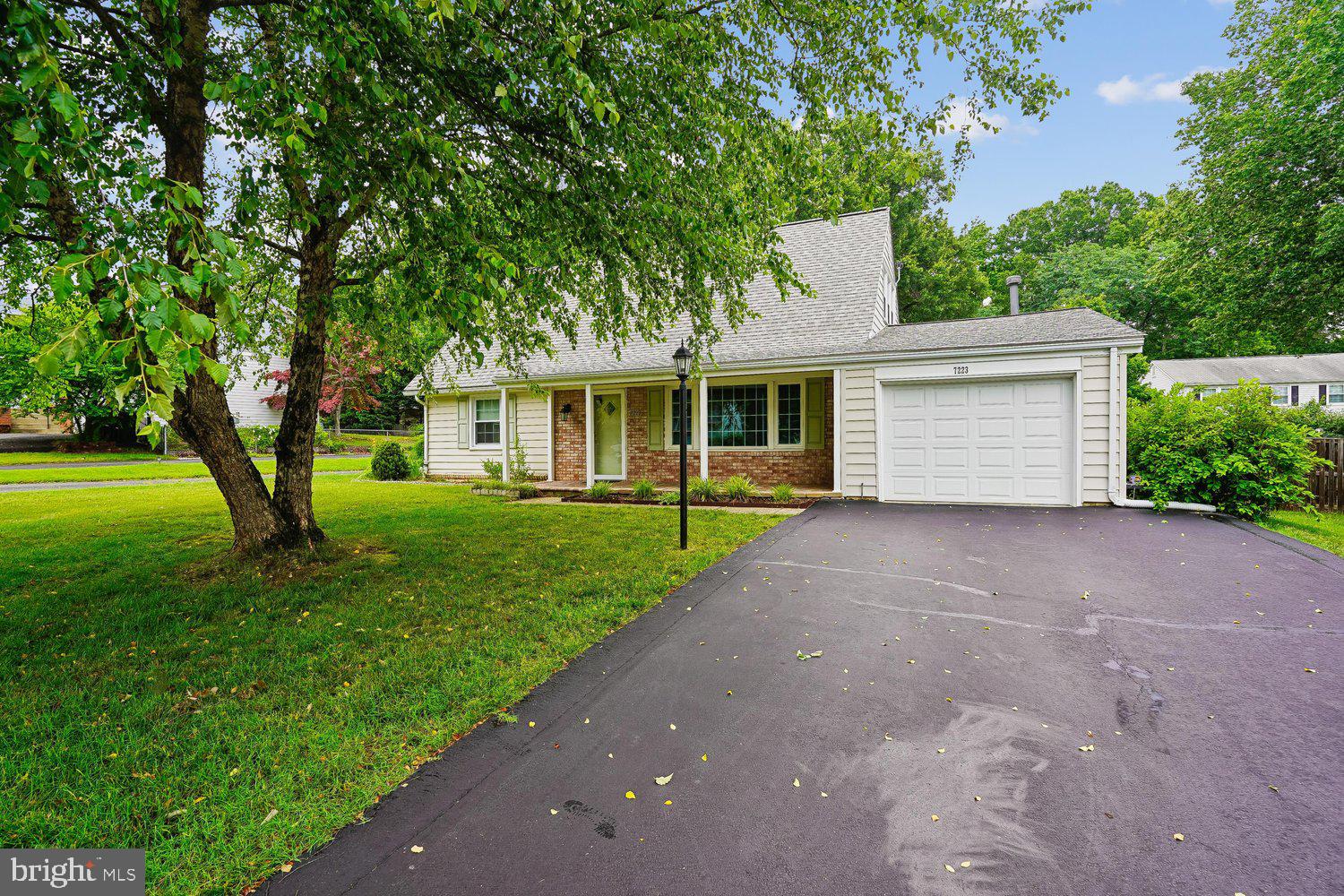 7223 WICKFORD DRIVE