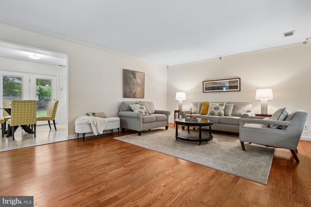 7223 WICKFORD DRIVE