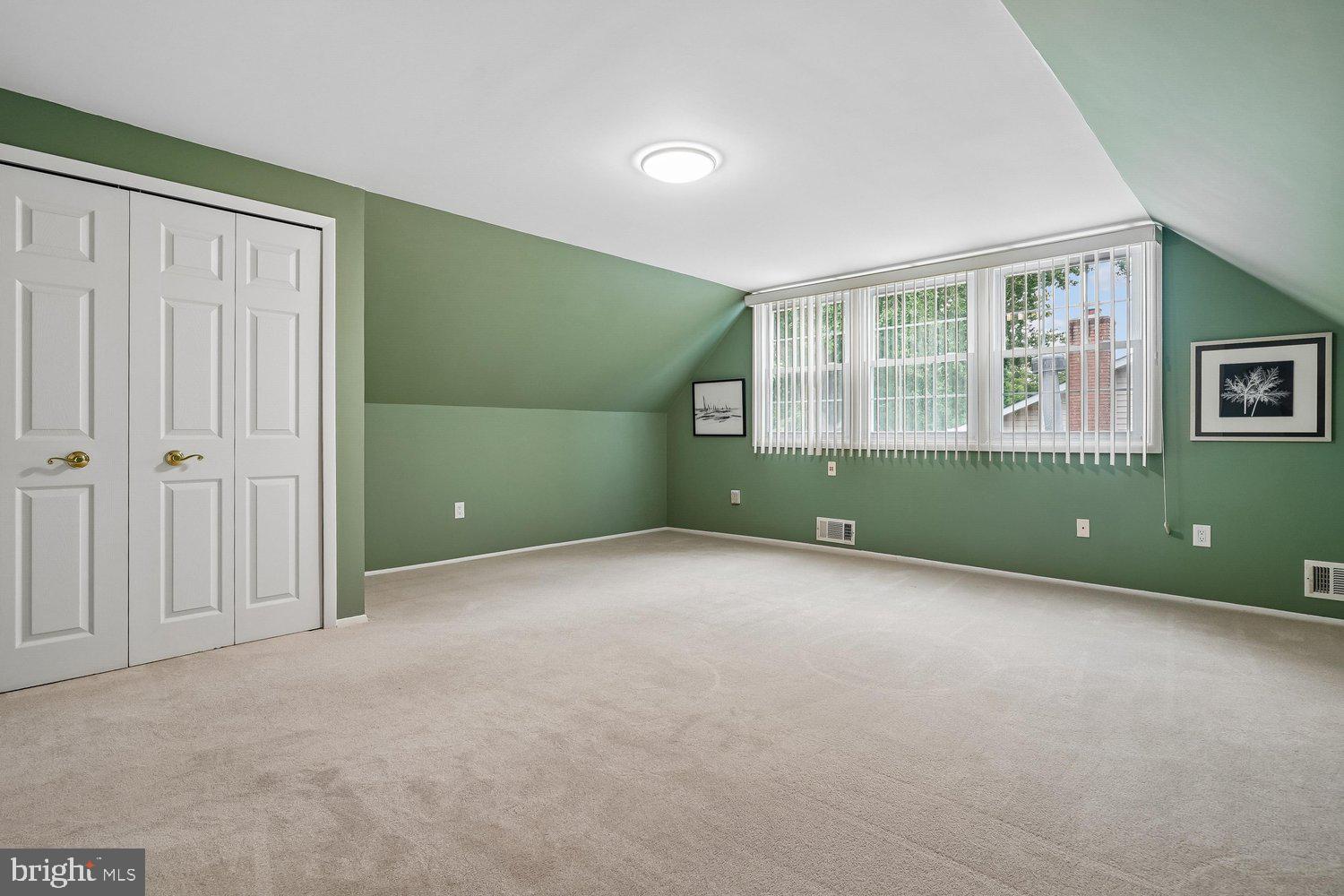 7223 WICKFORD DRIVE