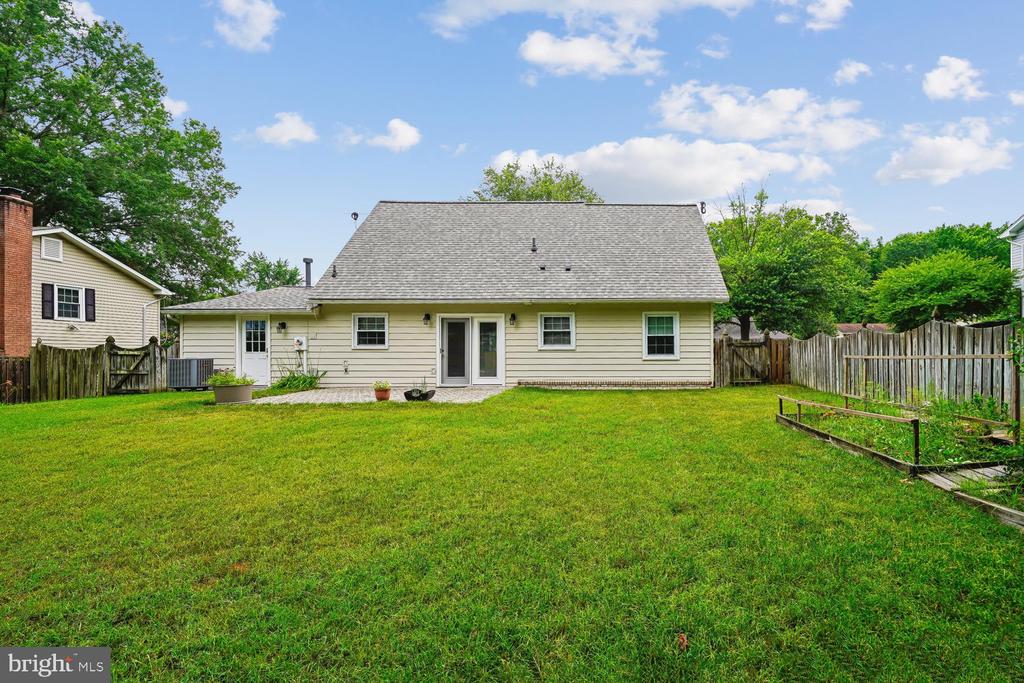 7223 WICKFORD DRIVE