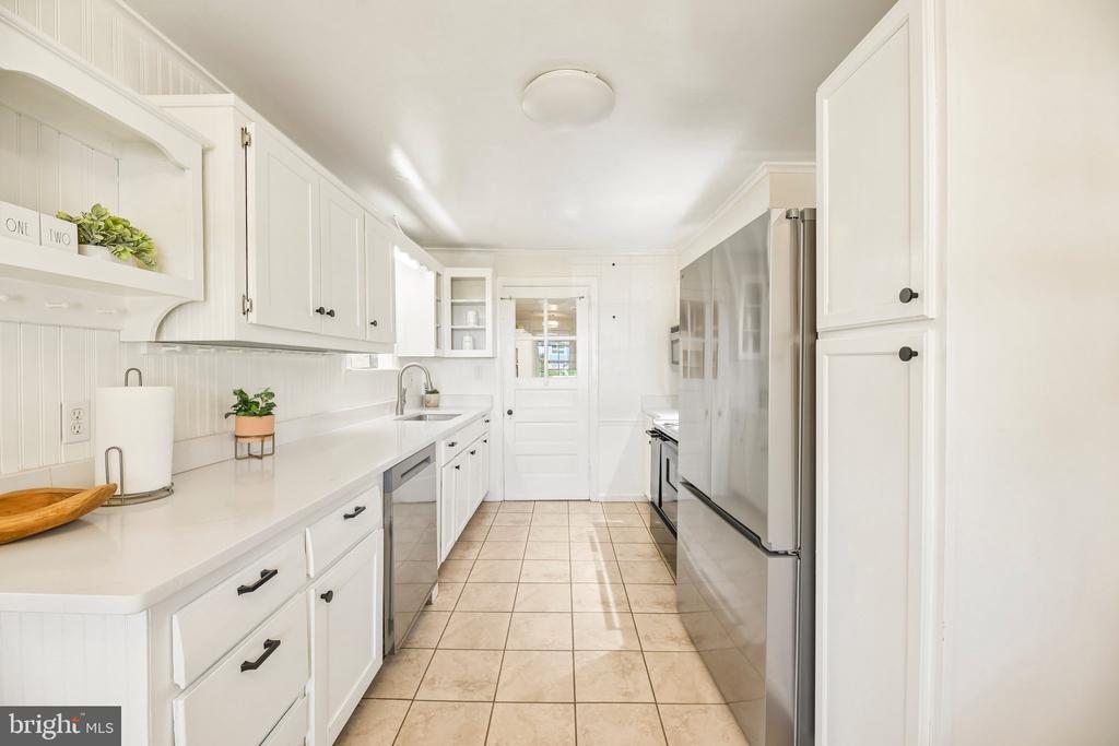 8420 LEAF ROAD