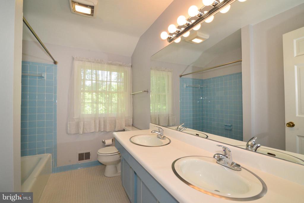 1317 FORESTWOOD DRIVE