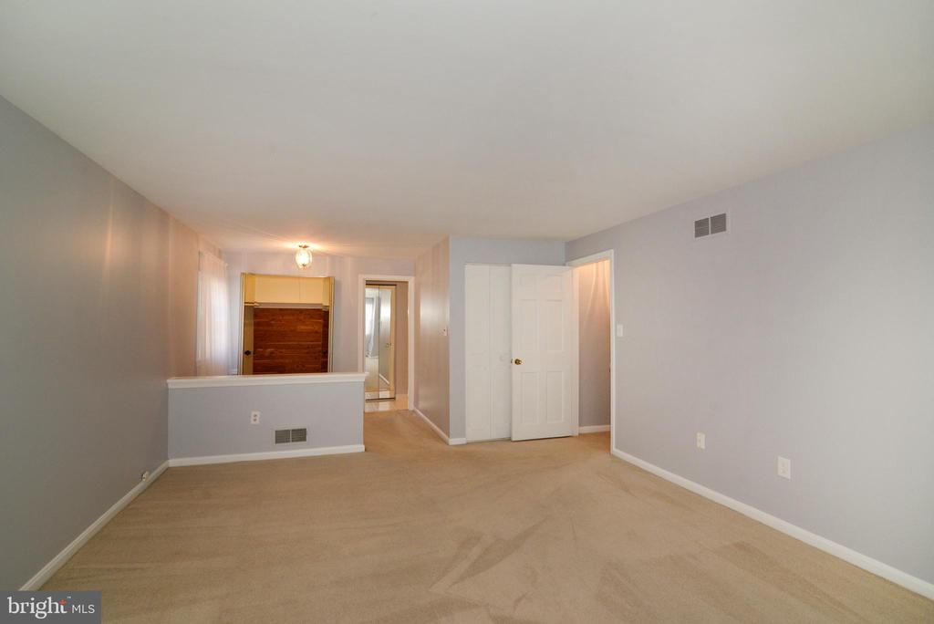 1317 FORESTWOOD DRIVE
