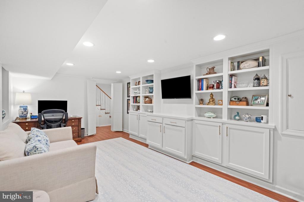 6029 GROVE DRIVE